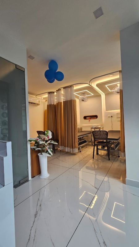 Treatment bays with privacy curtains at Pranah Physiotherapy Centre, Moonnuperiya, Kannur